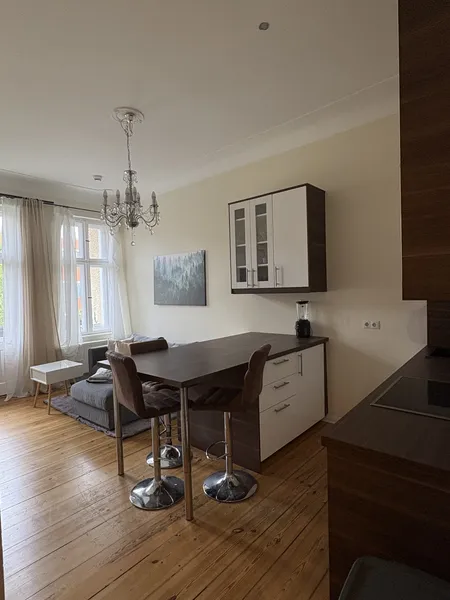 Freundliche 2,5-Zimmer-Wohnung mit Balkon und Einbauküche in Berlin — photo 1
